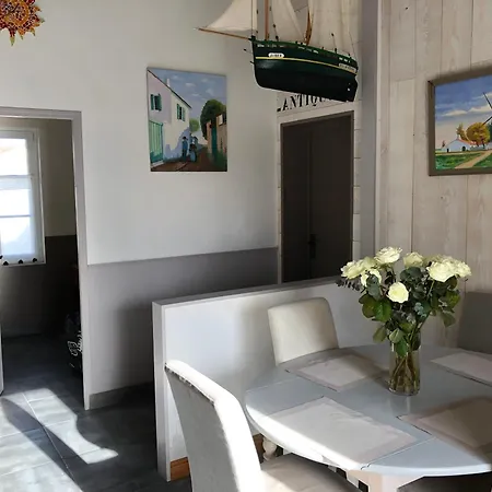 Maison 3 Ch Avec Accès Piscine Chauffée Couverte